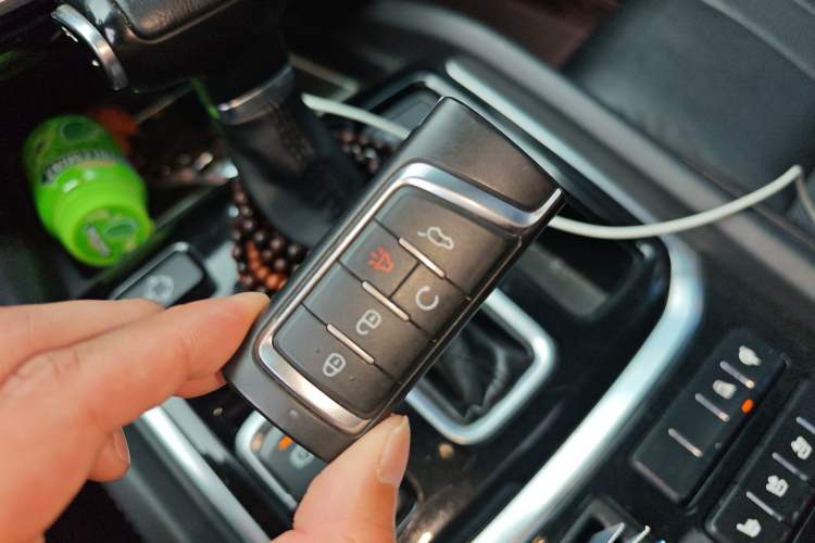 Used GAC Trumpchi GS8 2017 320T Two-Wheel Drive Luxury Smart Connectivity Version (7 Seats) Vehicle Key