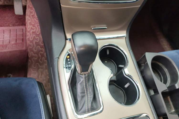 Used Jeep Grand Cherokee 2016 3.0L Comfort Navigation Edition Gear Lever