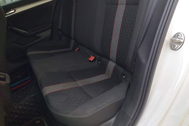 Used Volkswagen Lamando 2019 230TSI DSG Fashion Edition China VI Left Rear Seat