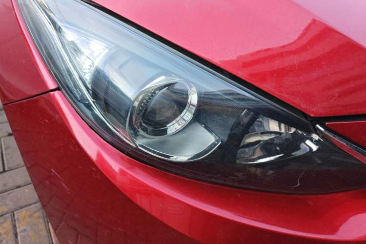 Used Mazda 3 Axela 2016 Sedan 1.5L Automatic Luxury Model
