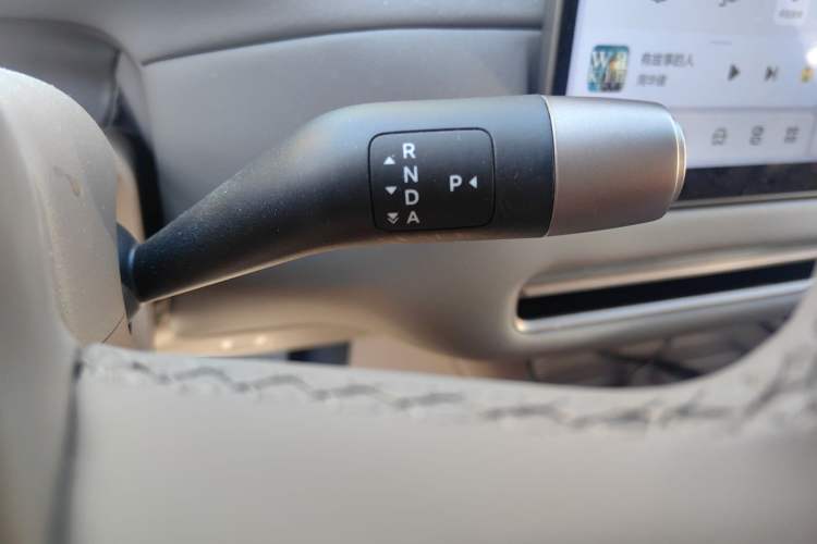 Used Li Auto i6 2025 Model Two-Wheel-Drive Standard Type Gear Lever