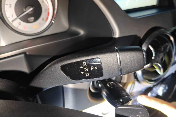 Used Mercedes-Benz GLK-Class 2013 GLK 300 4MATIC Dynamic Sunroof Model Gear Lever