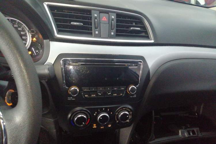Used Suzuki Alivio 2015 1.6L Manual Comfort Model Audio And AC Panel