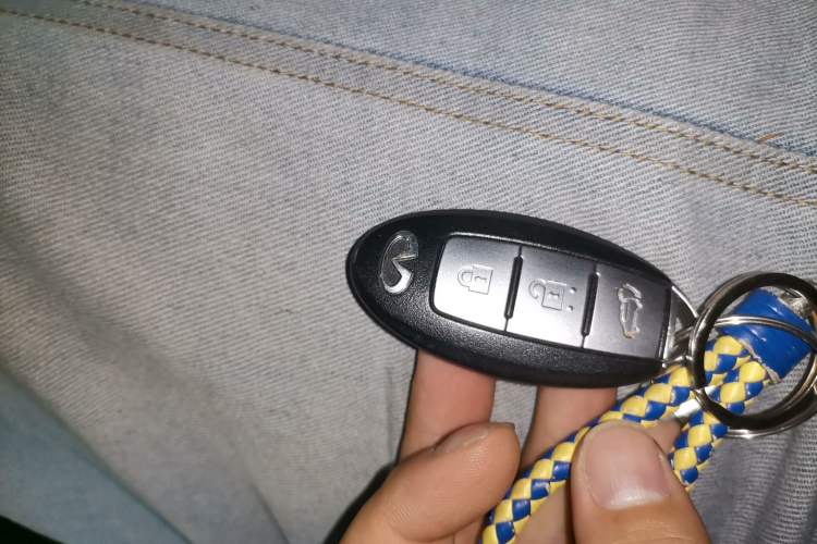 Used Infiniti QX60 2016 2.5 S/C Hybrid Two-Wheel-Drive Excellence Edition China V Standard Interior 1