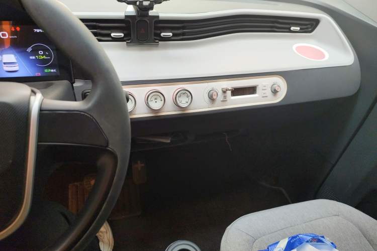 Used Wuling Hongguang MINIEV 2022 Enjoy Edition Lithium Iron Phosphate Audio And AC Panel