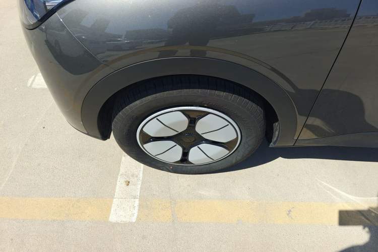 Used Geely Galaxy Geome 2025 310km Youth Edition Left Front Wheel Hub