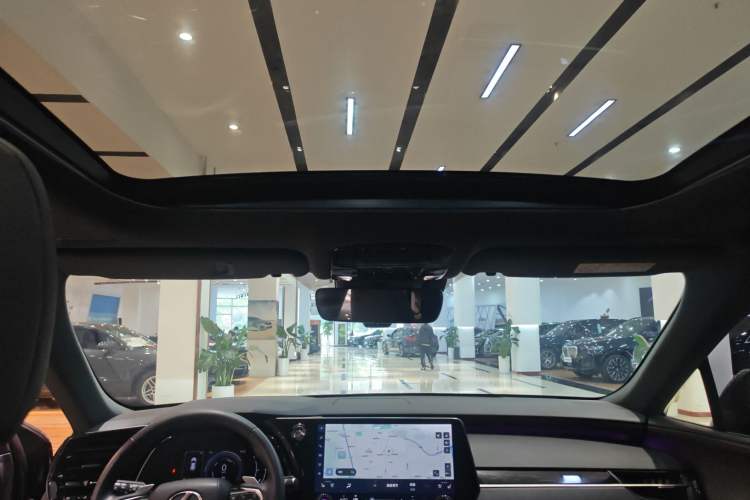 Used Lexus RX 2023 350h Four-Wheel Drive Enjoyment Version Headliner