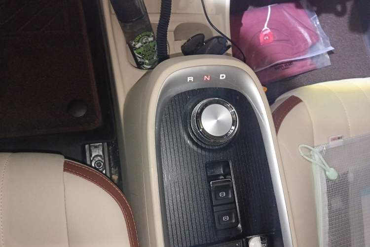 Used ORA Good Cat 2022 Morandi Edition 400km Standard Range Luxury Version Lithium Iron Phosphate Gear Lever