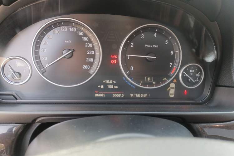 Used BMW 5 Series 2014 525Li Leading Model
