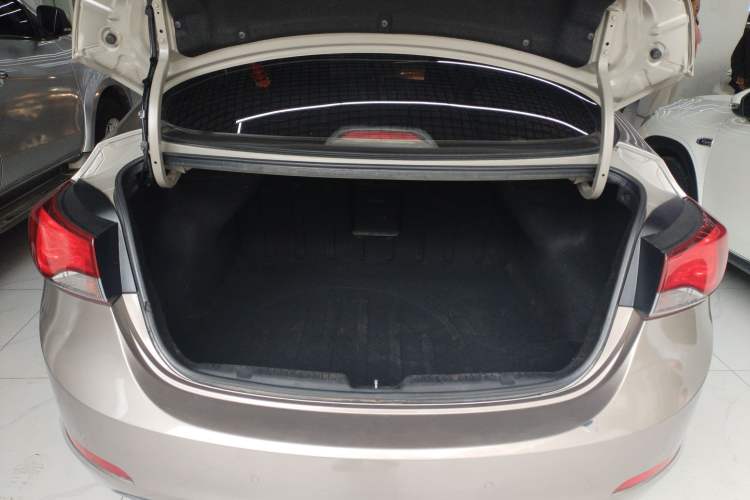 Used Hyundai Elantra (5th Generation / Langdong) 2016 1.6L Automatic Prestige Model Trunk