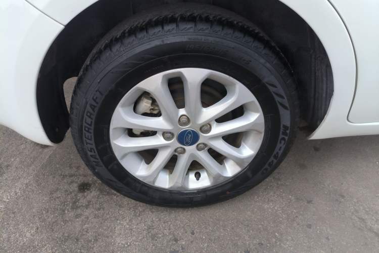 Used Ford Focus 2013 Hatchback Classic 1.8L Automatic Base Model Right Rear Wheel Hub
