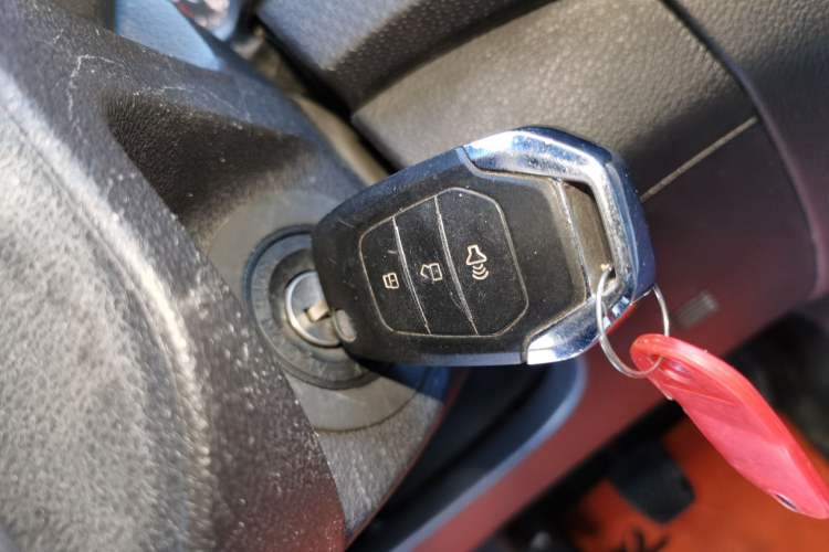 Used SAIC MAXUS T70 2020 2.0T Gasoline Manual Two-Wheel Drive Elite Version Standard Box High Ground Clearance
