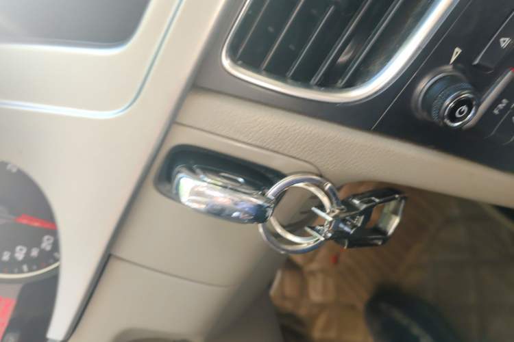 Used Audi A4L 2012 2.0 TFSI automatic Comfort trim level Vehicle Key