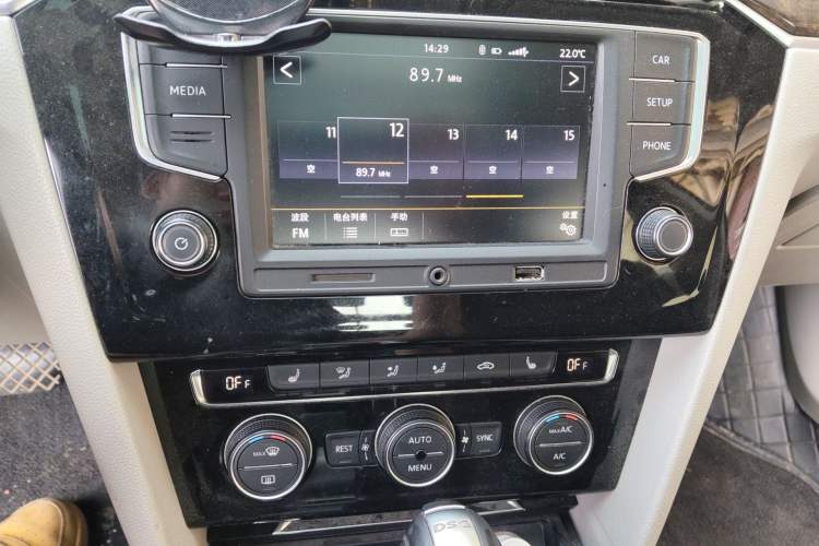 Used Volkswagen Magotan 2017 330TSI DSG Luxury Model Audio And AC Panel