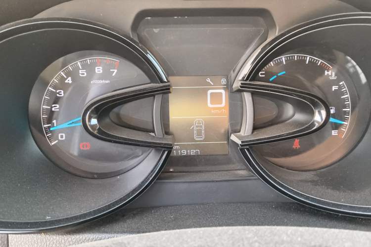 Used Dongfeng Aeolus AX7 2015 2.0L Manual Zhiyi Trim