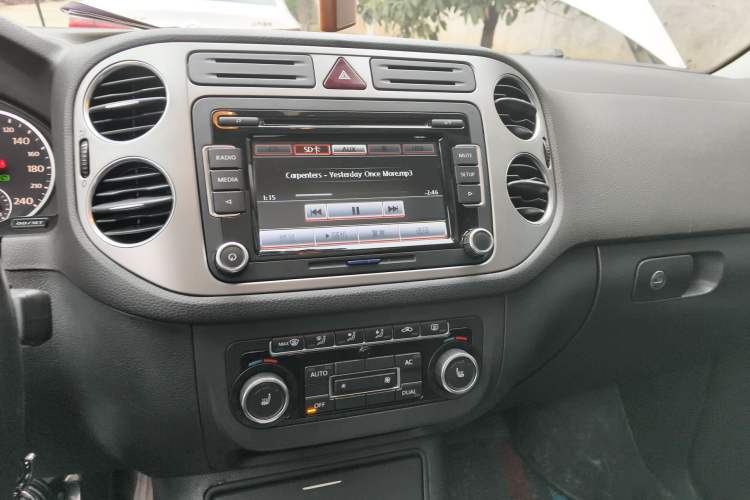 Used Volkswagen Tiguan 2012 1.8TSI Automatic Two-Wheel Drive Trend Edition Audio And AC Panel