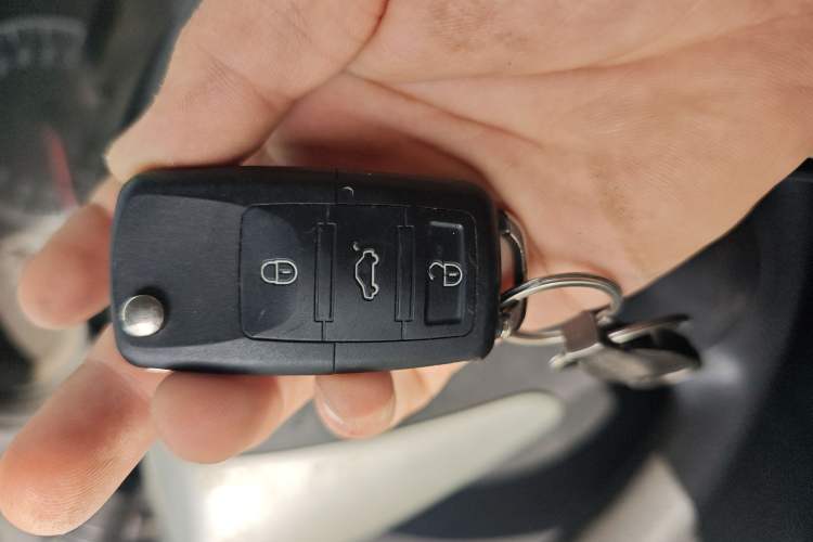 Used Nissan Sunny 2014 1.5XE Manual Comfort Edition Vehicle Key
