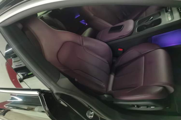 Used Nio ET5T 2023 75 kWh Touring Right Front Seat