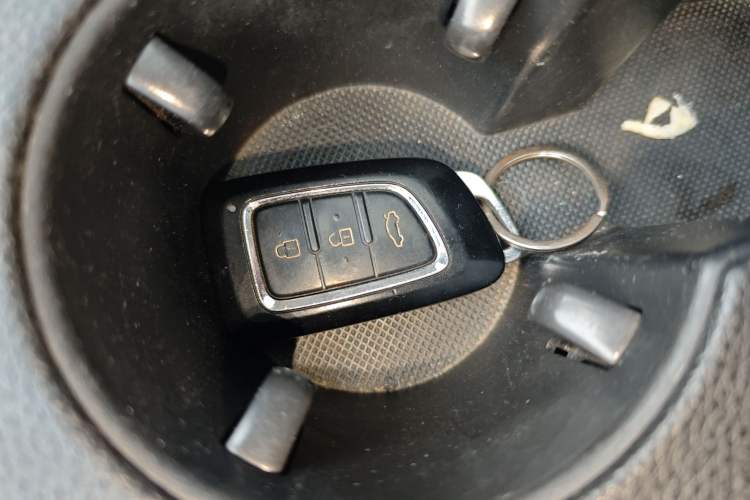 Used Dongfeng Aeolus AX7 2015 2.0L Automatic Zhiyi Trim
