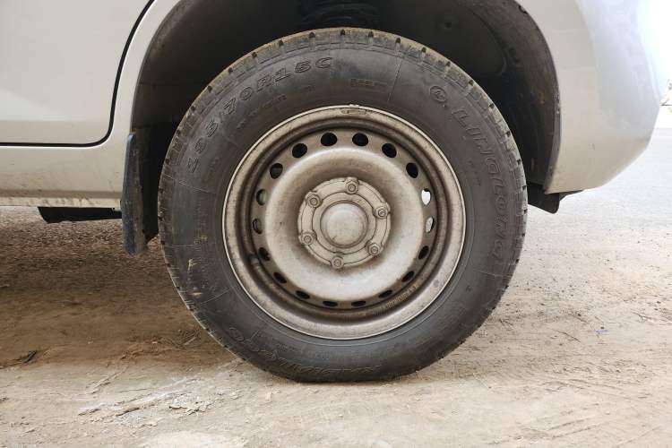 Used Wuling Rongguang New Truck 2023 1.5L Double-Cab Basic Version LAR Right Front Wheel Hub