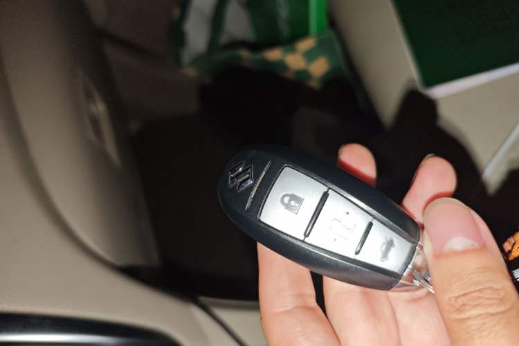 Used Suzuki Kizashi 2011 2.4L Two-Wheel Drive Manual Standard Edition
