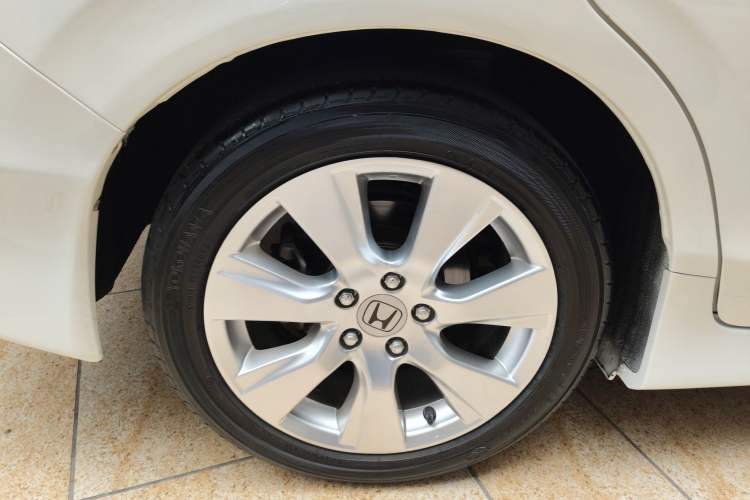 Used Honda Jade 2013 1.8L automatic Comfort version 5 seats Right Rear Wheel Hub