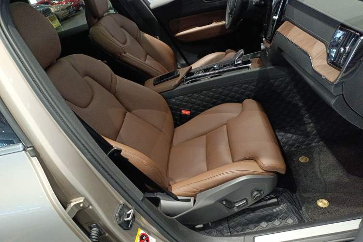 Used Volvo XC60 2024 B5 4x4 Smart Luxury Edition Right Front Seat