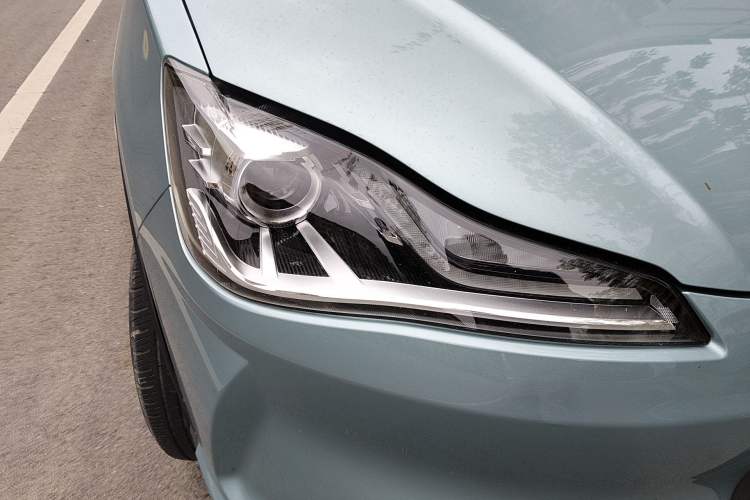 Used NETA V 2022 Chao 400 Lite Right Front Headlight