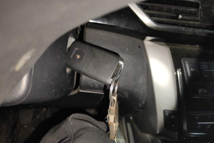 Used Zotye Domy X5 2016 1.5T Manual Elite 7-Seater China IV Standard Vehicle Key