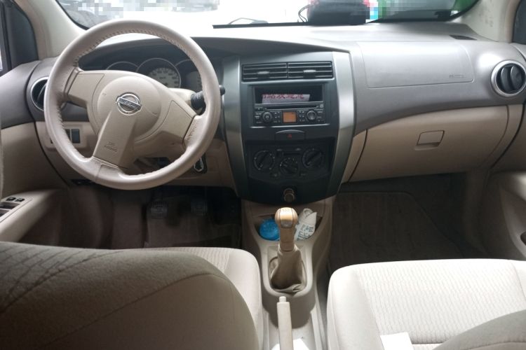 Used Nissan Livina 2010 Jingyue Edition 1.6L Manual All-Around Model