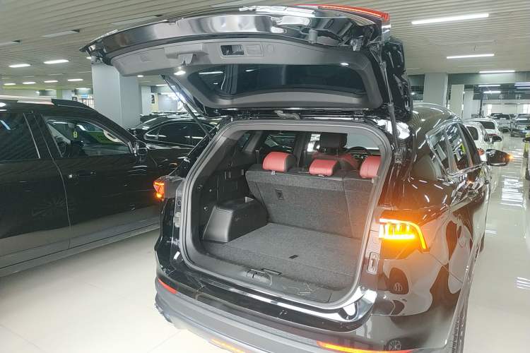 Used JETOUR X70 PLUS 2023 1.5T DCT Ziqiang PRO 5-Seater Trunk