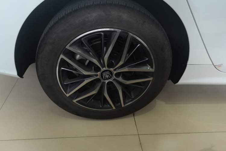 Used BYD Qin PLUS 2023 Champion Edition EV 420KM Superior Model Right Rear Wheel Hub