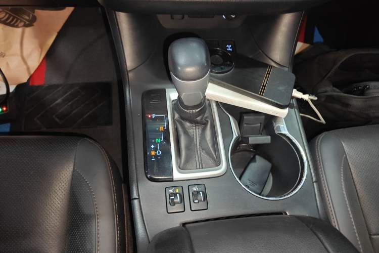 Used Toyota Highlander 2018 2.0T Four-Wheel Drive Luxury Version 7 Seats China VI Standard
