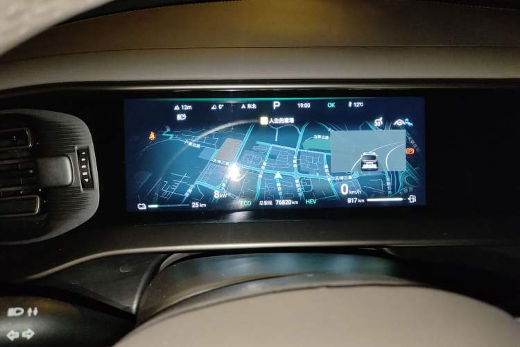 Used Denza D9 2022 DM-i 1040 Prestige Model
