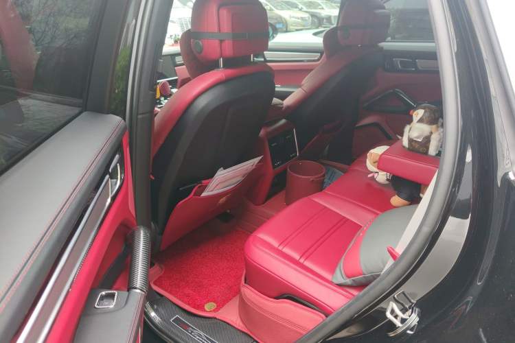 Used Porsche Cayenne E-Hybrid 2023 Cayenne E-Hybrid 2.0T Platinum Edition Left Rear Seat