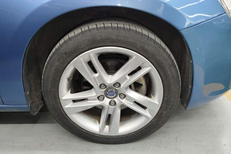 Used Volvo V60 2014 Restyled T5 Zhiya Edition Right Front Wheel Hub