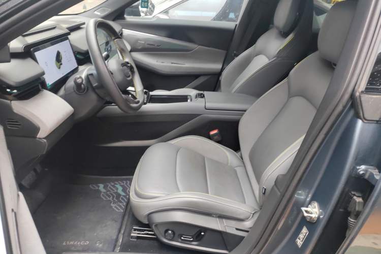 Used Lynk & Co 08 EM-P 2025 220 km All-Wheel-Drive Performance Halo