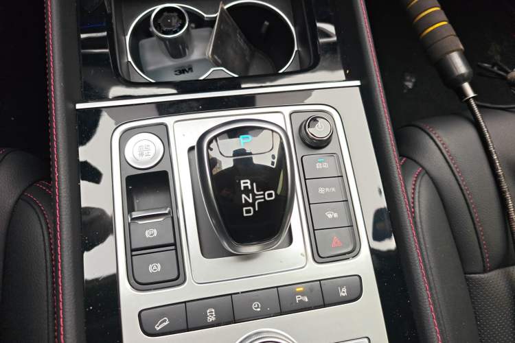 Used BYD Tang New Energy 2019 DM 2.0T All-Wheel Drive Smart Connectivity Enjoyment Model 7 Seats China VI Standard
