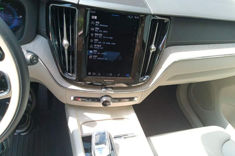 Used Volvo XC60 New Energy 2024 T8 Plug-in Hybrid Long-Range All-Wheel Drive Smart Luxury Edition