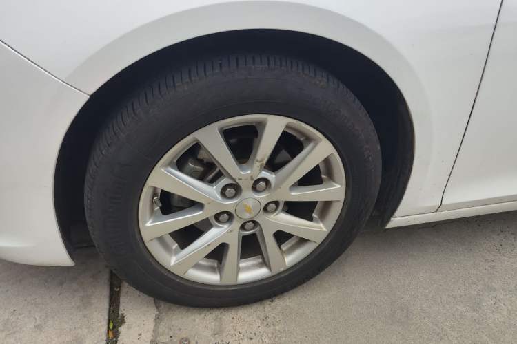 Used Chevrolet Malibu 2014 2.0L Automatic Luxury Edition Left Front Wheel Hub