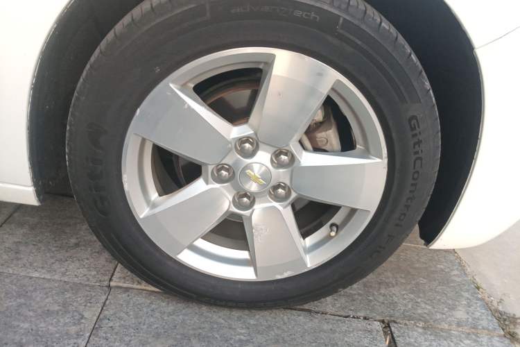 Used Chevrolet Malibu 2014 2.0L Automatic Comfort Edition Right Front Wheel Hub