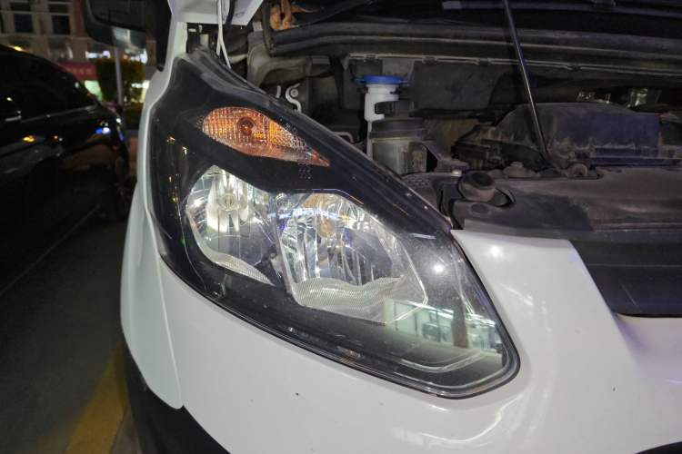 Used Ford Transit 2019 2.0T Diesel Multi-Purpose Commercial Vehicle Mid-Drive Mid-Roof 6-Seater China VI Standard
