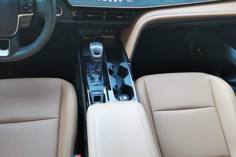 Used Toyota Camry 2024 Dual-Motor 2.0 HGVP Luxury Edition