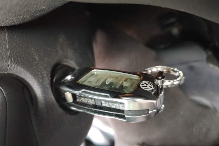 Used Volkswagen Sagitar 2014 1.6L Automatic Comfort Model Interior 1