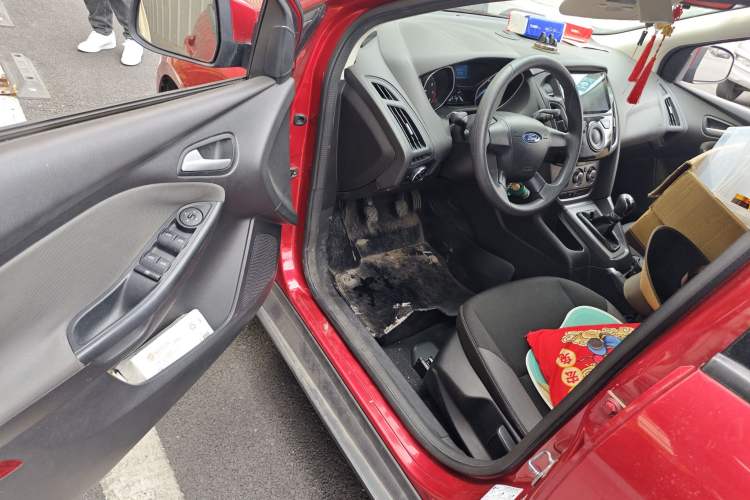 Used Ford Focus 2012 Hatchback 1.6L Manual Comfort Model
