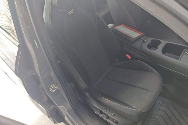 Used Volkswagen ID.UNYX 2024 Revised Pro Long-Range Version Right Front Seat