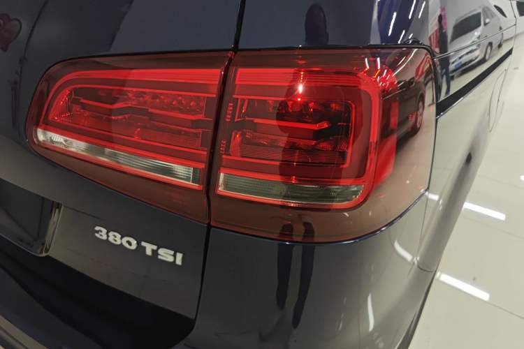 Used Volkswagen Sharan 2018 Revised Version 380TSI Comfort Edition 6-Seater
