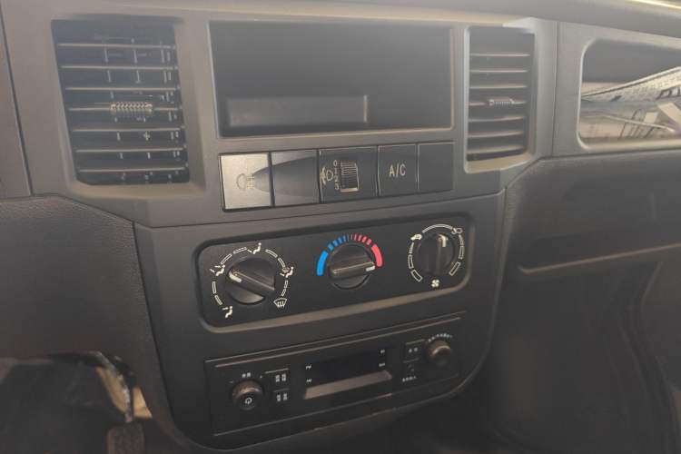 Used Wuling Zhiguang 2023 1.5L Utility Version with Enclosed Windows 2 Seats