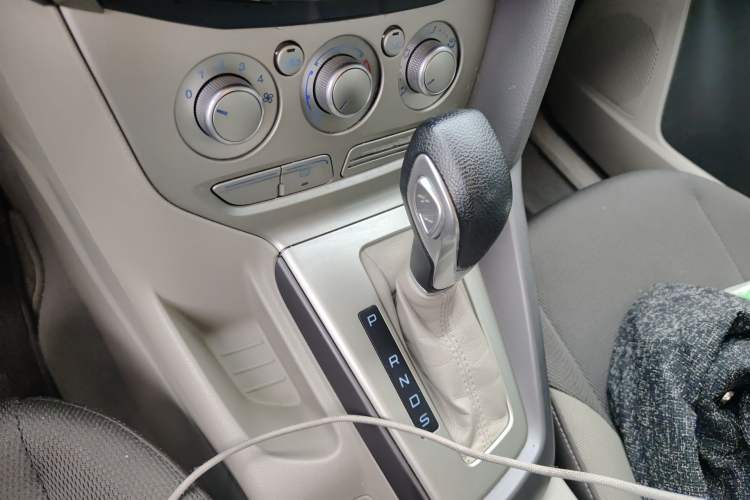 Used Ford Focus 2012 Sedan 1.6L Automatic Comfort Model Gear Lever