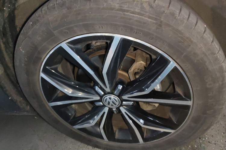 Used Volkswagen Tiguan L 2019 330TSI Automatic Two-Wheel Drive Smart Luxury Version China V Emission Standard